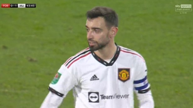 Ten Hag noi gian Fernandes anh 5