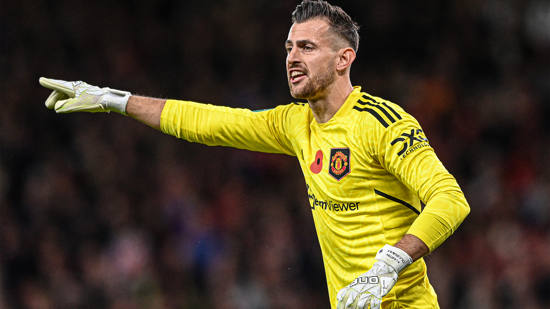 2 cau thu roi MU anh 8