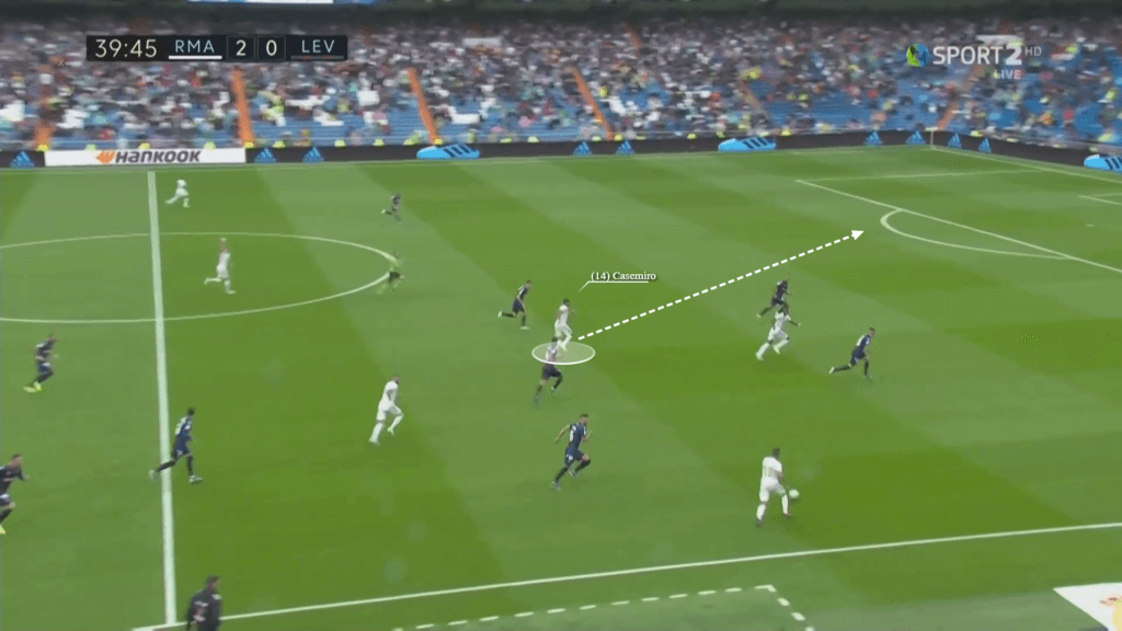 Casemiro dang trach anh 5