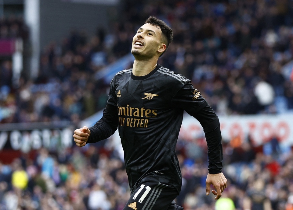 An mung truoc khi ghi ban, sao Arsenal bi chi trich hinh anh