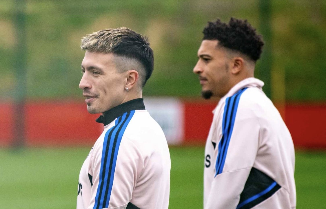 MU don 2 cau thu tro lai khi tiep don Barca hinh anh