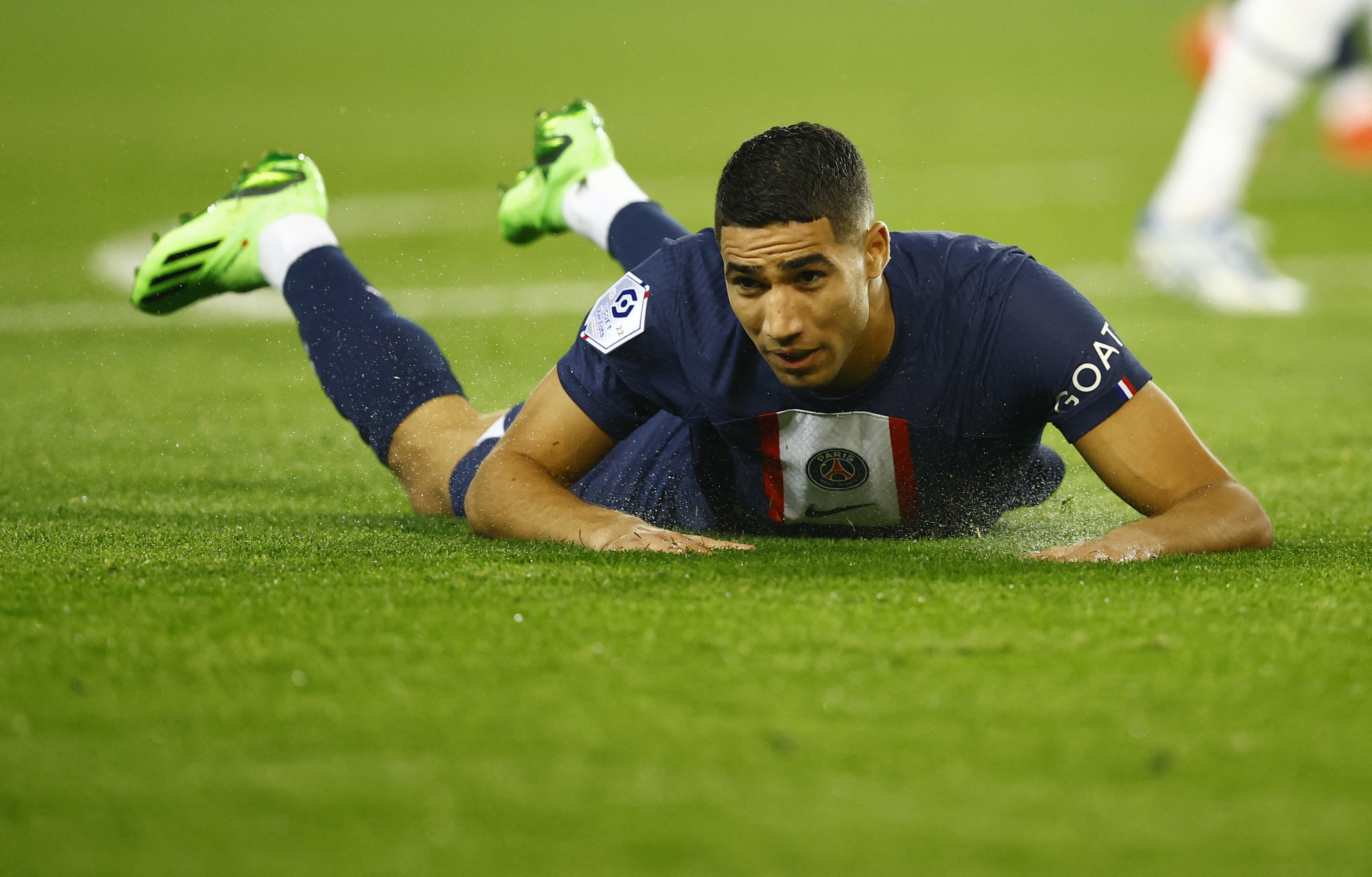 Cau thu PSG bi dieu tra tan cong tinh duc hinh anh