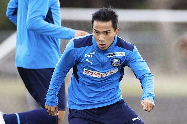 Chanathip chiu chung so phan voi Cong Phuong o Nhat Ban hinh anh