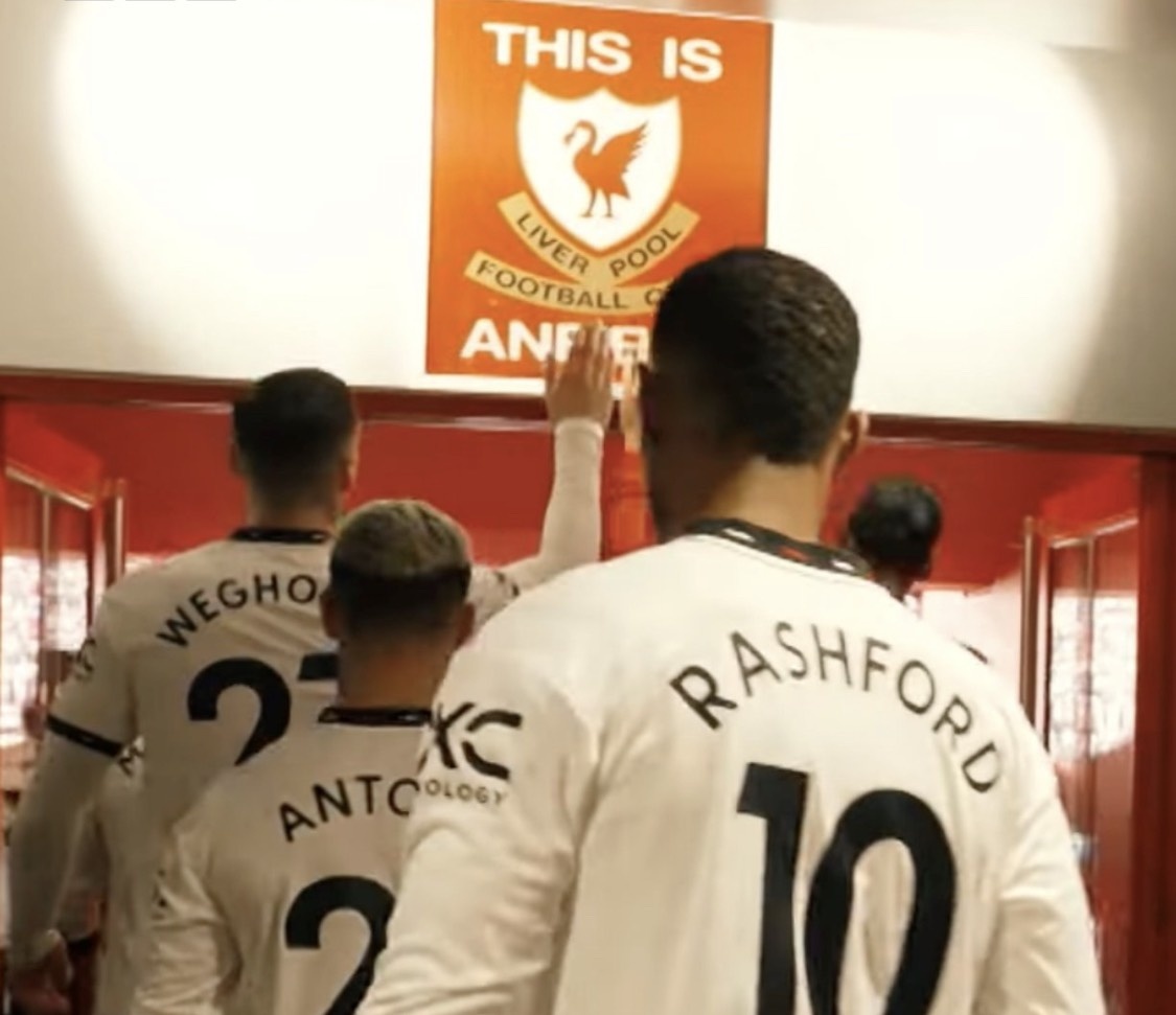 Wout Weghorst khien CDV MU noi gian hinh anh