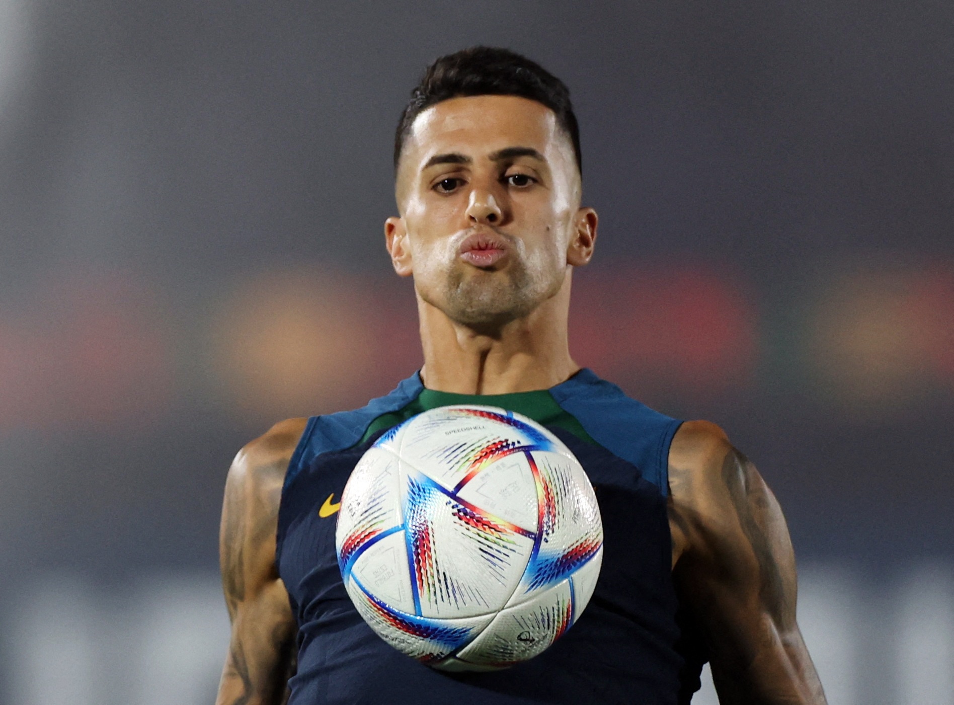 Cancelo thoat canh du bi lien tiep o Bayern hinh anh