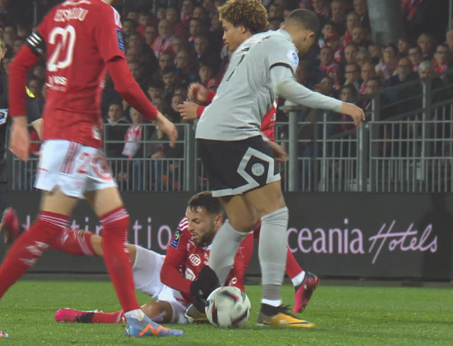 Mbappe thoat the do anh 2