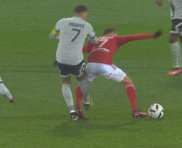 Mbappe thoat the do anh 1