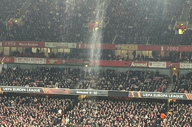 San Emirates bi thung mai anh 1