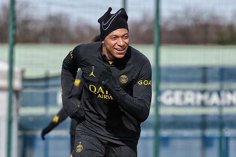 Messi bat ngo nghi tap anh 2