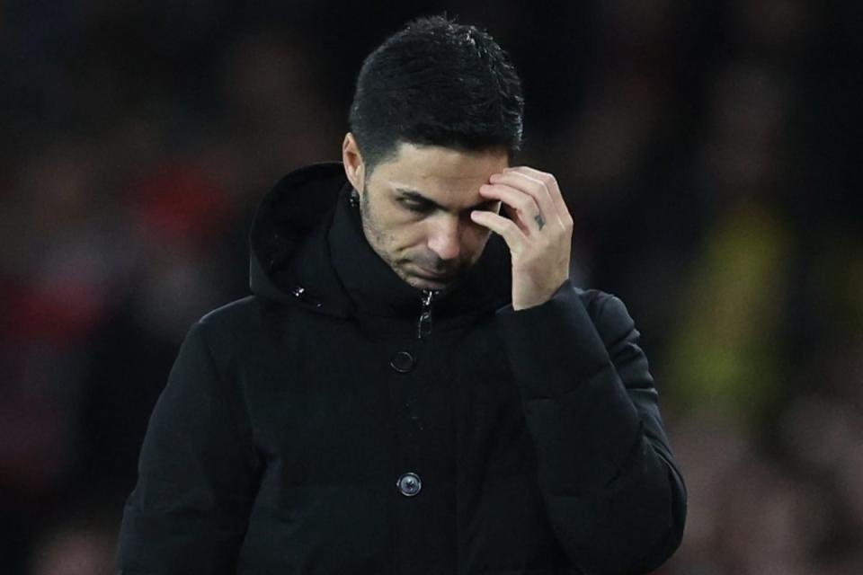 Phan ung cua HLV Arteta khi Arsenal bi loai hinh anh