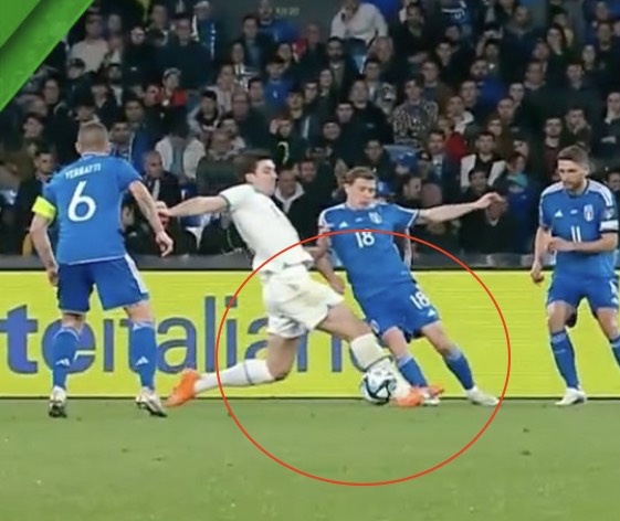 Maguire mac sai lam trong ban thua cua tuyen Anh hinh anh