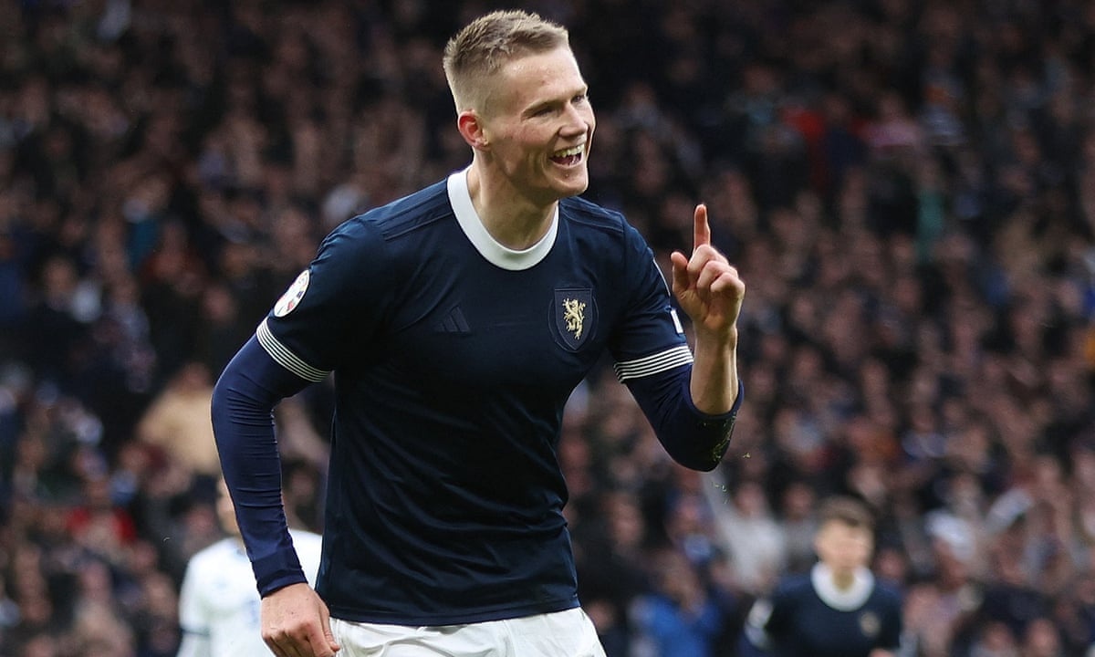McTominay lap cu dup o vong loai EURO hinh anh