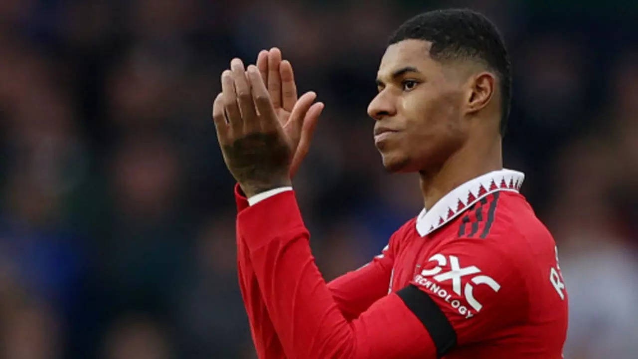 Tranh cai quanh danh sach 10 cau thu dat gia nhat hinh anh