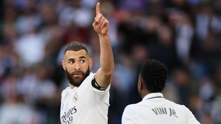 Benzema lap hat-trick trong 7 phut hinh anh