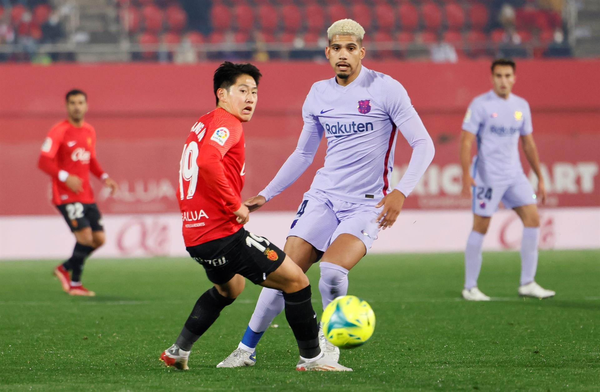 Lee Kang-in truoc co hoi sang Premier League choi bong hinh anh