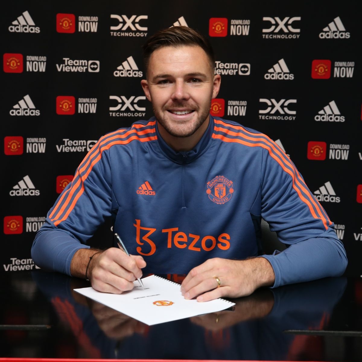 MU ban 6 cau thu anh 9