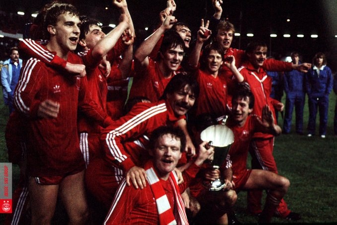 Sir Alex nhan huy chuong anh 1