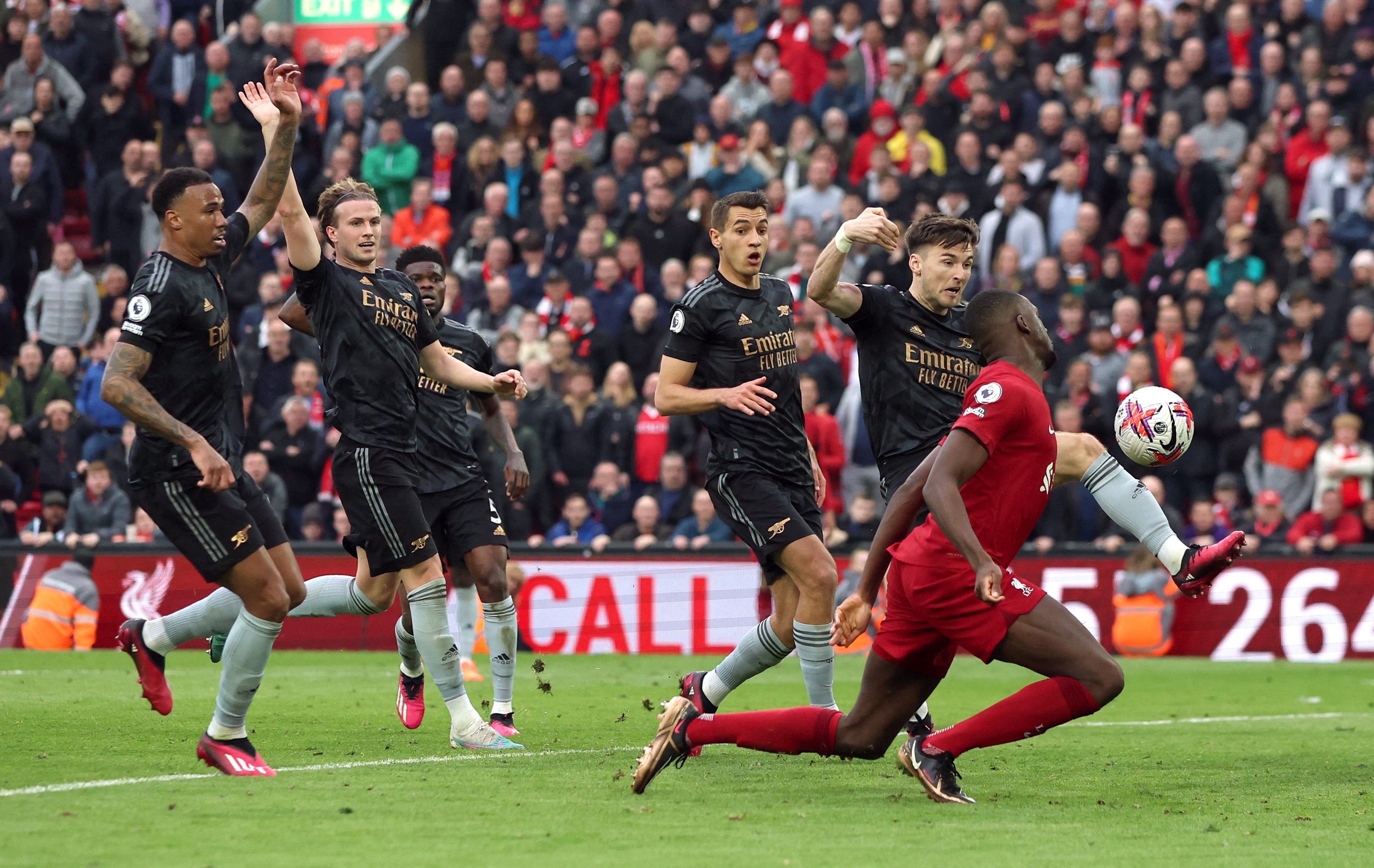 Haaland pha hong Arsenal anh 1