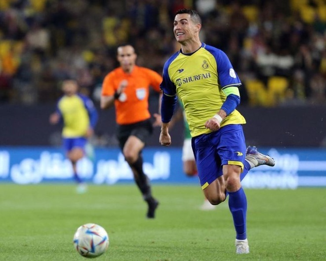 Ronaldo noi nong Al Nassr anh 3