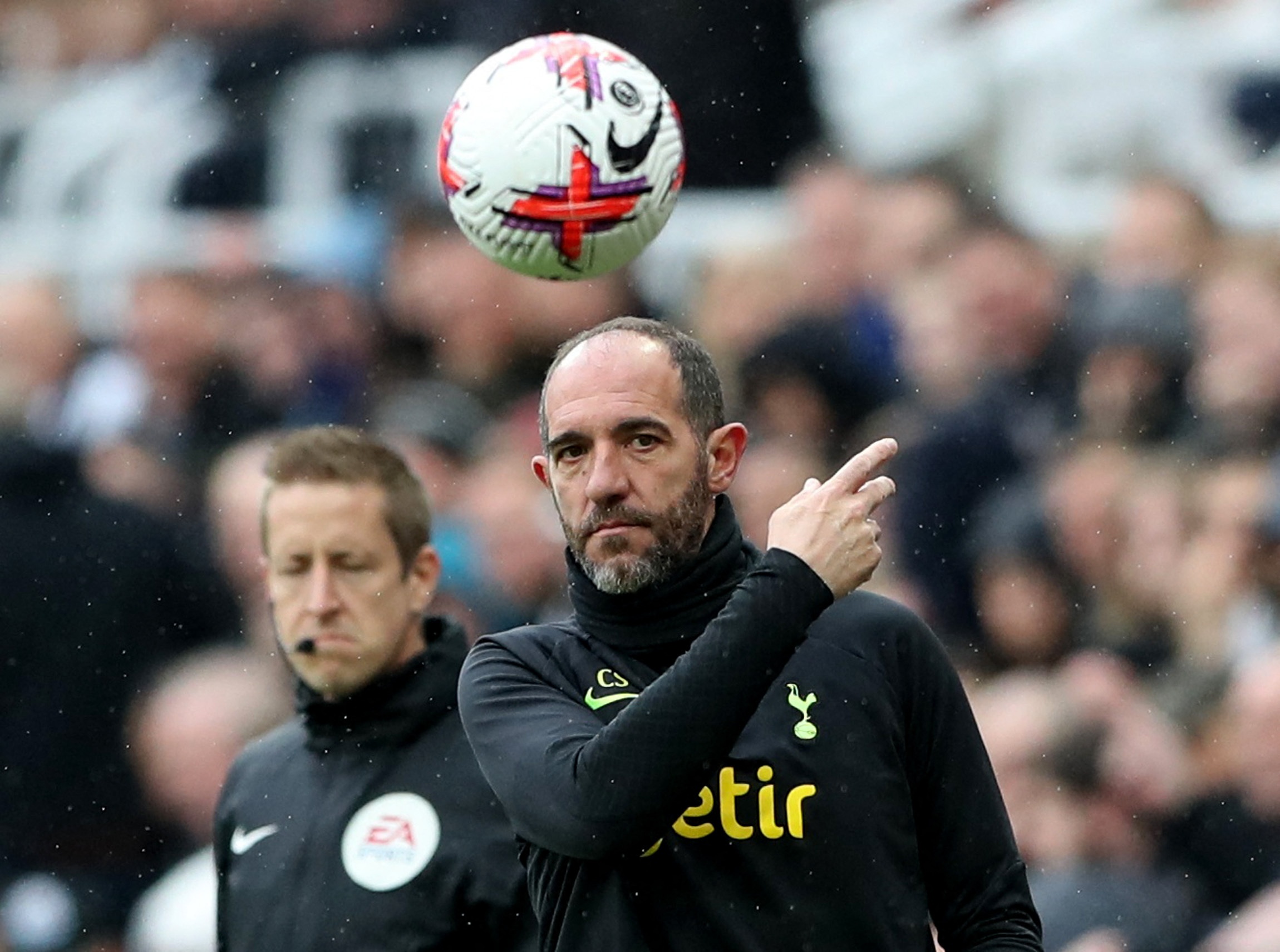 Tottenham tiep tuc sa thai HLV sau tran thua Newcastle 1-6 hinh anh