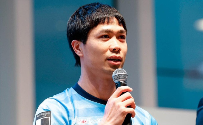 Cong Phuong vang mat 10 tran lien tiep o J1 League hinh anh