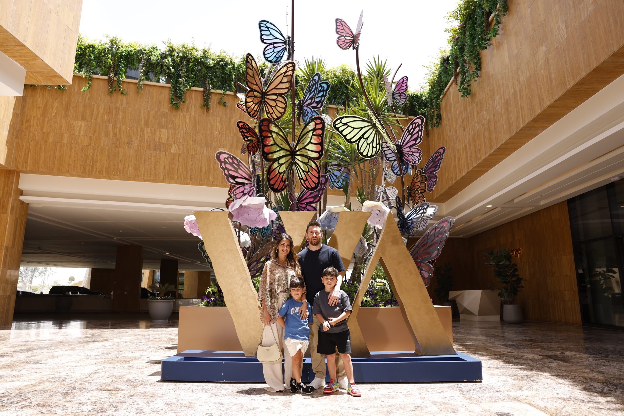 Nu cuoi cua Messi anh 8