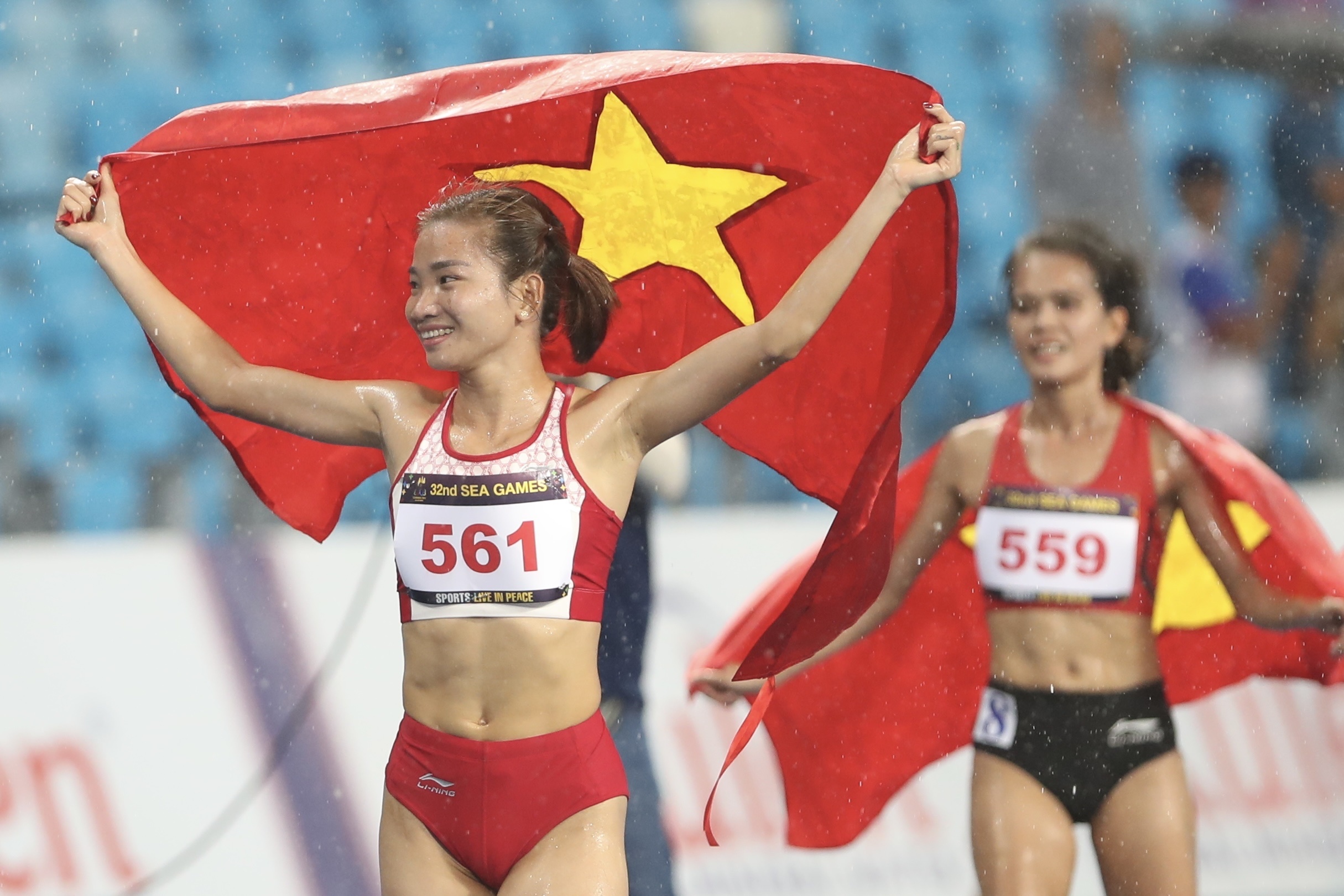 Nguyen Thi Oanh vo doi o duong chay 5.000 m hinh anh