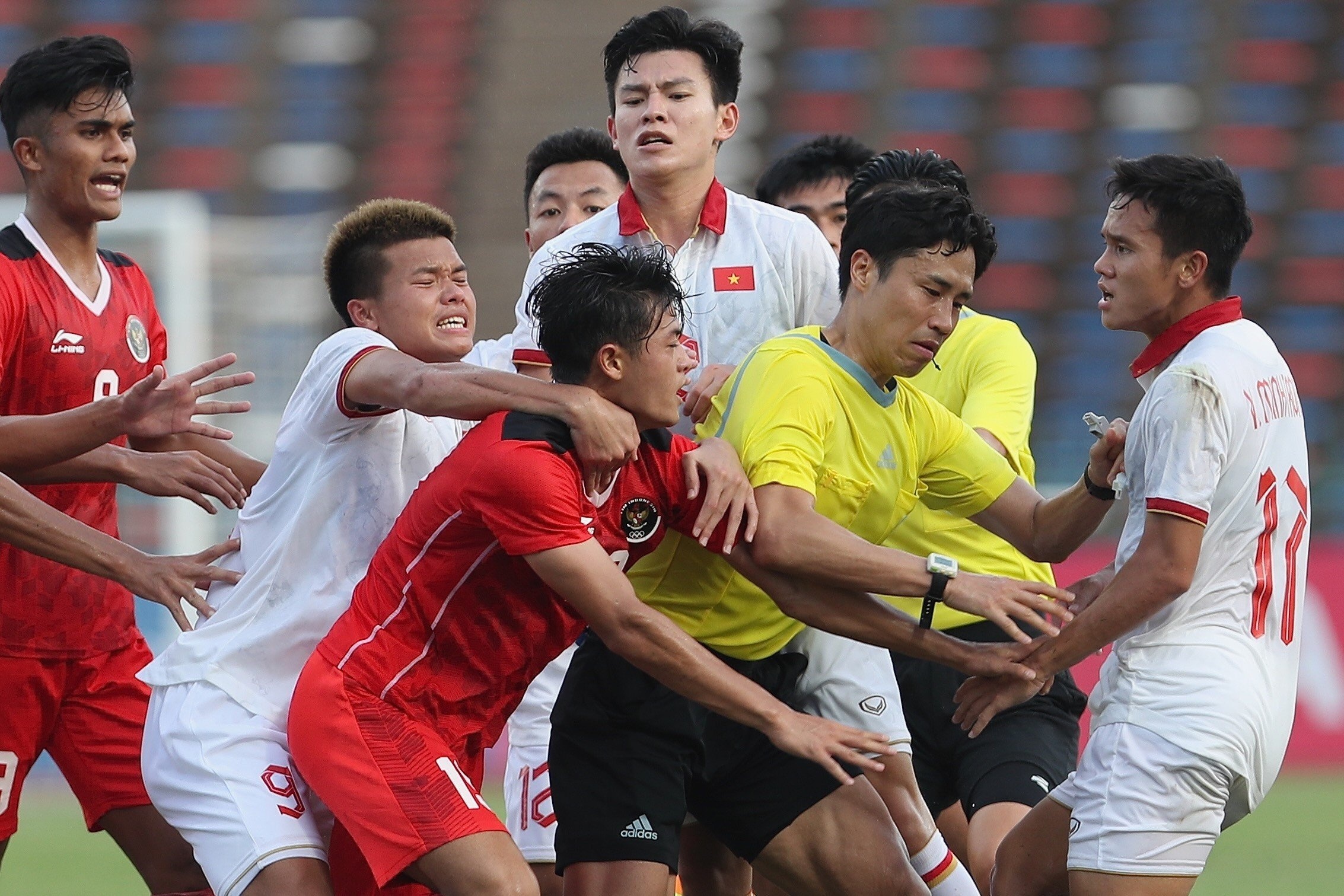 Van Tung ngan cau thu U22 Indonesia gay su hinh anh