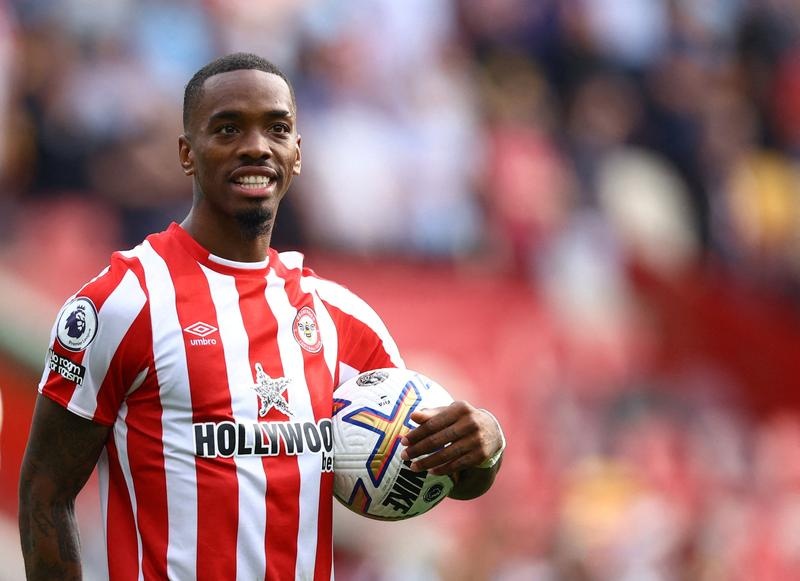 Tien dao Premier League bi cam thi dau 8 thang vi ca do hinh anh