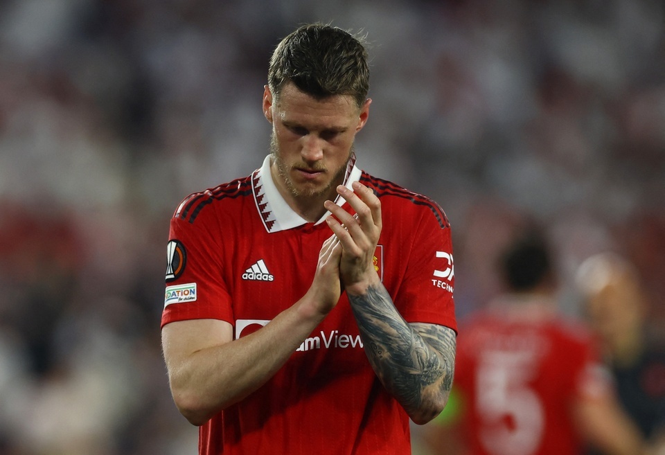 MU tra Weghorst, Sabitzer ve lai doi chu quan hinh anh