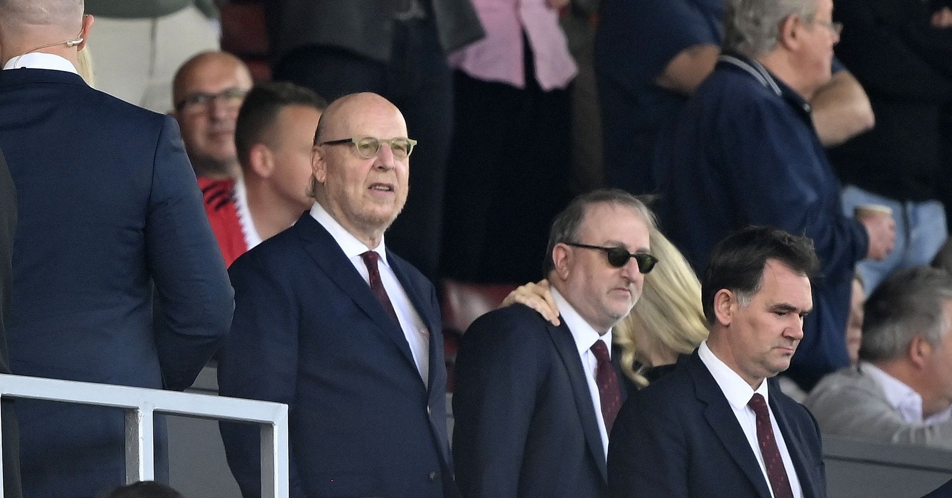 Nha Glazer tu choi noi ve viec ban MU hinh anh