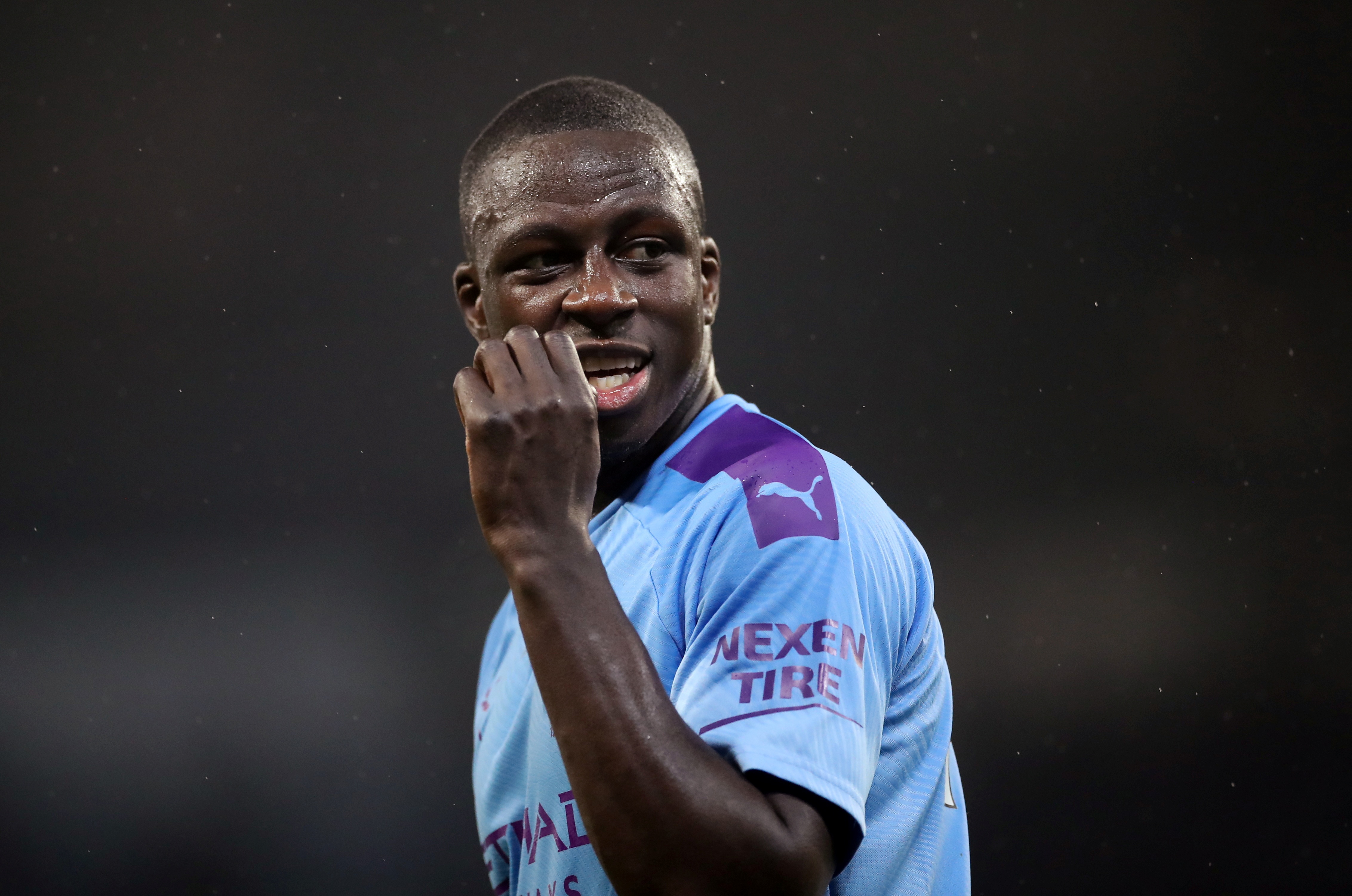 Man City chia tay cau thu dinh cao buoc hiep dam hinh anh