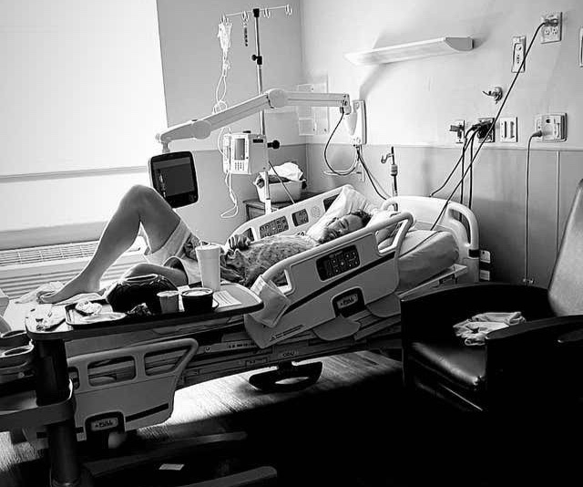 Dong doi moi cua Messi bi nhen doc can nhap vien hinh anh