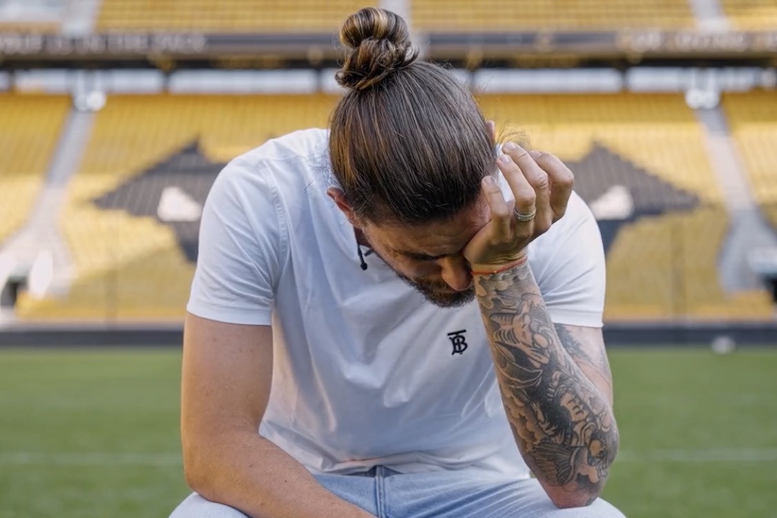 Ruben Neves bat khoc khi roi Premier League hinh anh