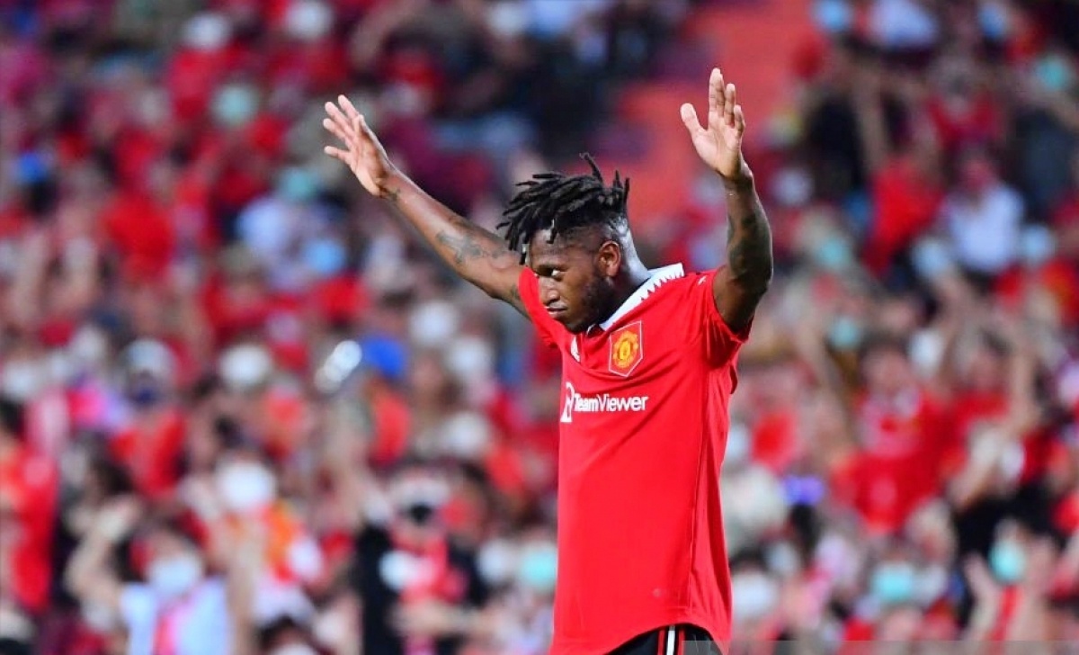 MU ban lo Maguire,  Sancho anh 7