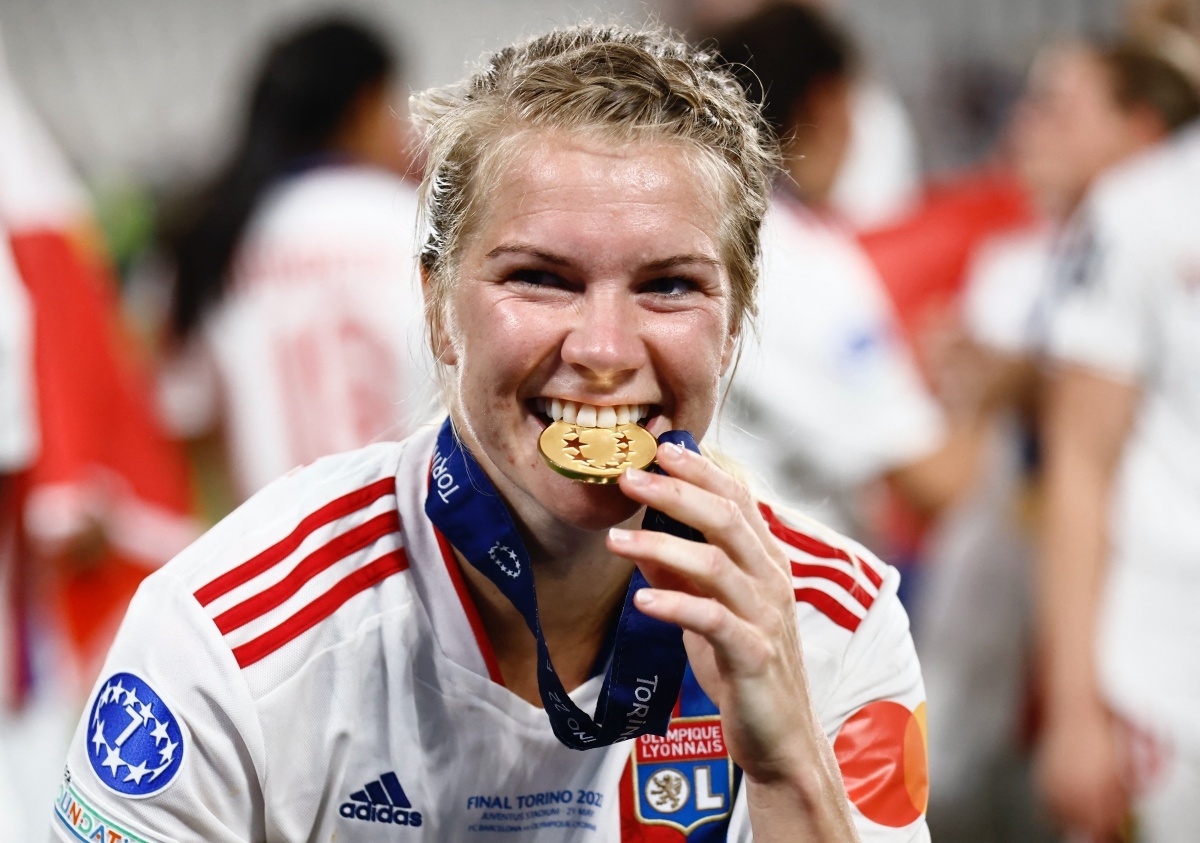 11 cau thu dang xem anh 7