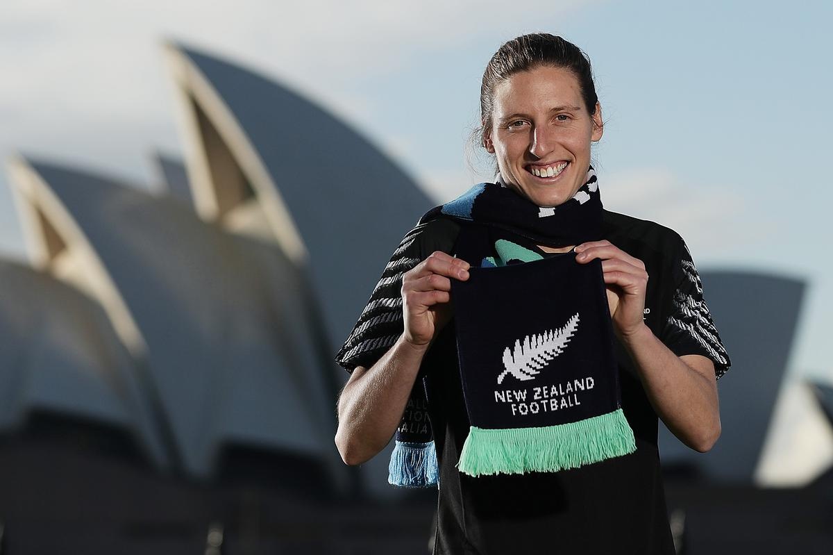 11 cau thu dang xem anh 6