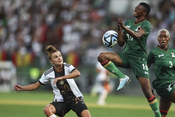 Tuyen nu Duc thua soc sau khi thang sat nut Viet Nam hinh anh