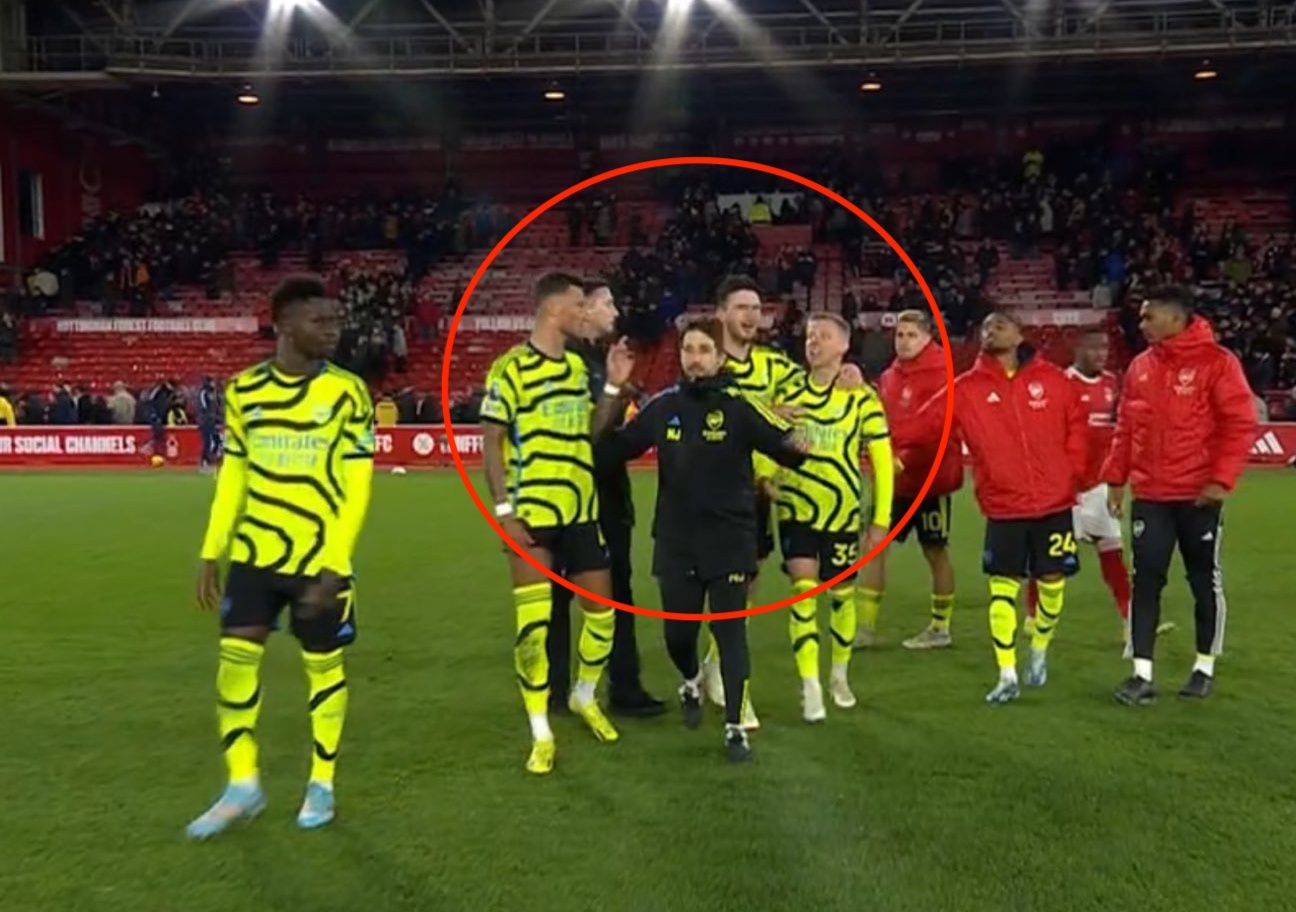 Cau thu Arsenal cai nhau sau tran thang Forest hinh anh