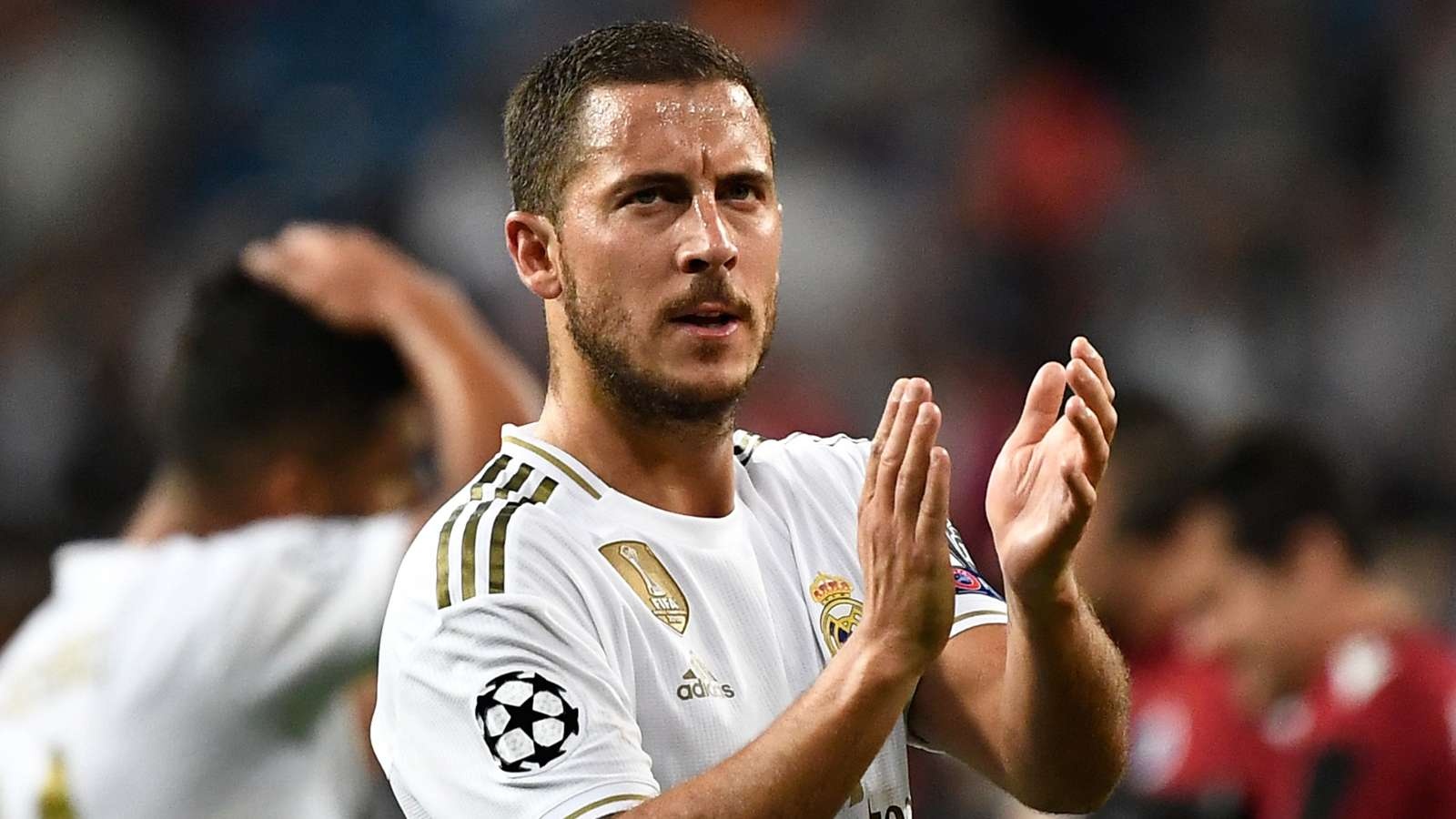 Loi xin loi cua Eden Hazard hinh anh