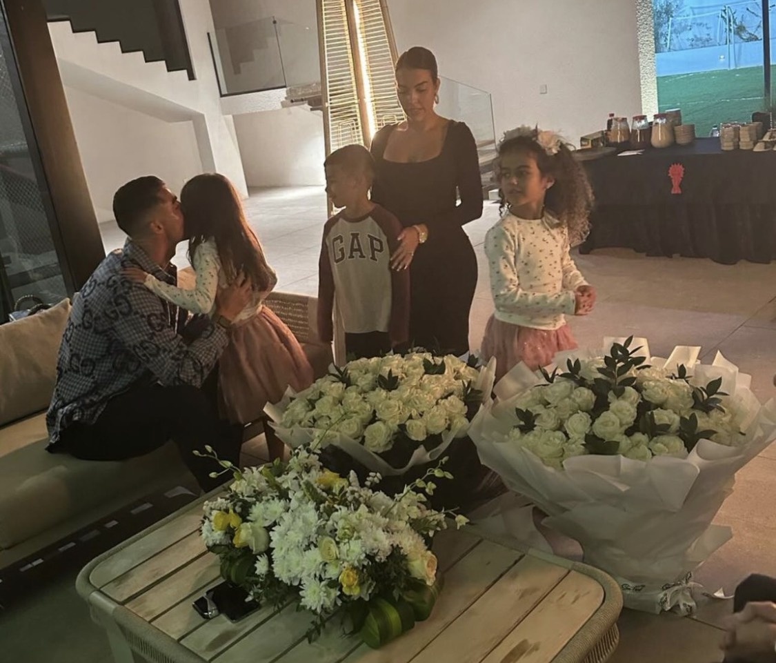 Ronaldo ảnh 3 Ronaldo anh 3