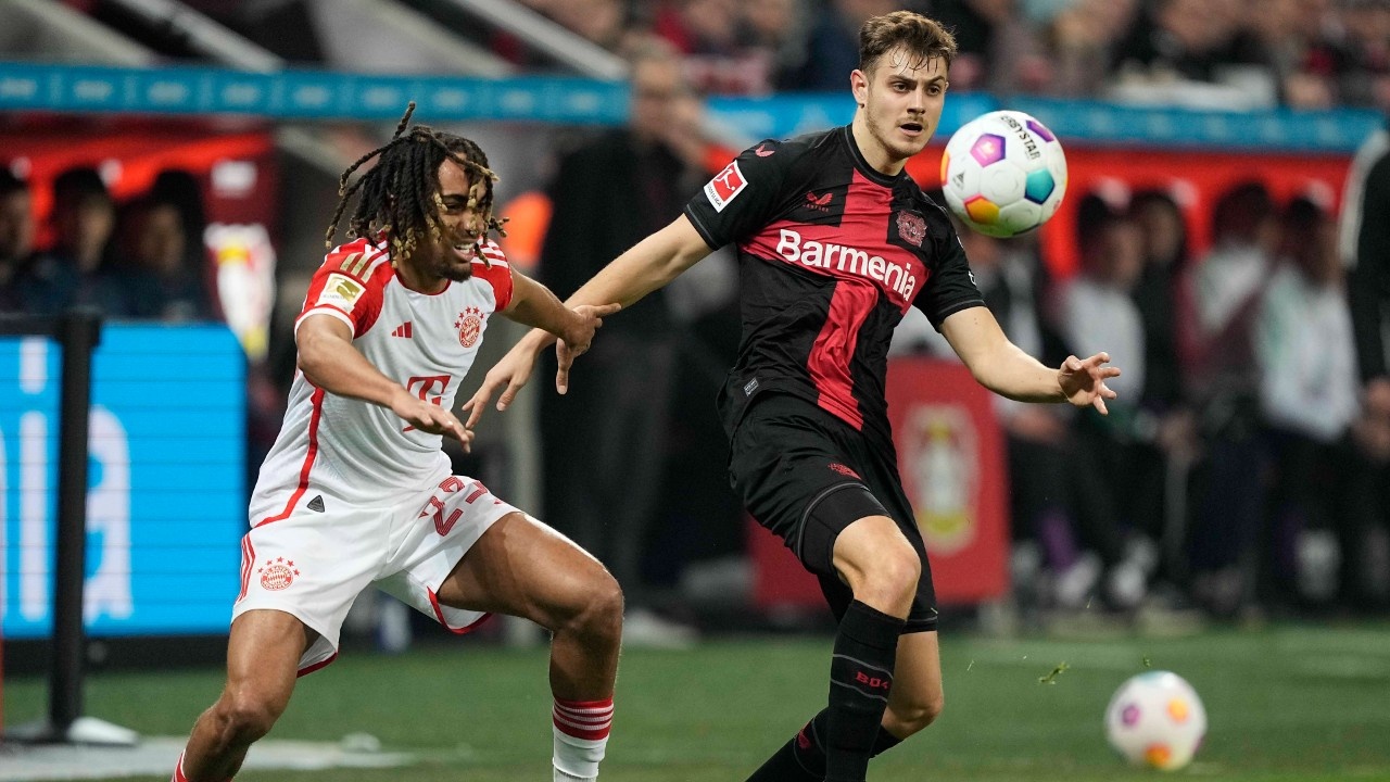 Truong hop ky la trong tran Leverkusen 3-0 Bayern hinh anh