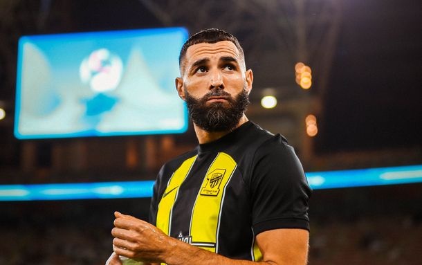 Benzema phan luoi nha o AFC Champions League hinh anh