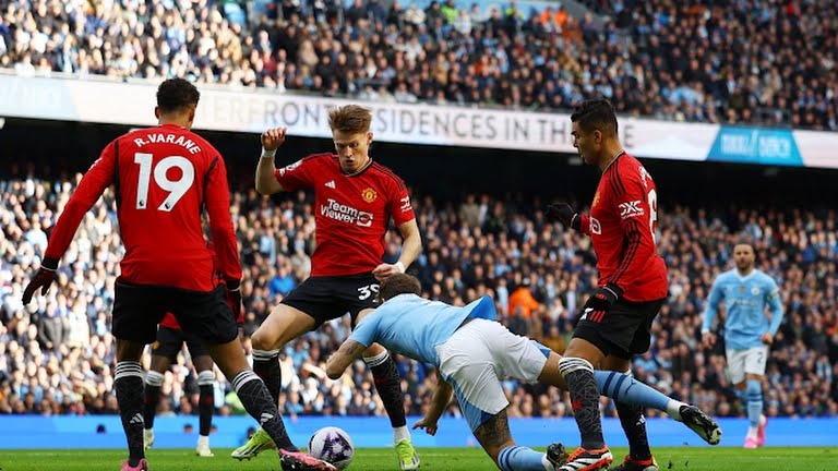 Man Utd lao doc sau thoi Sir Alex hinh anh