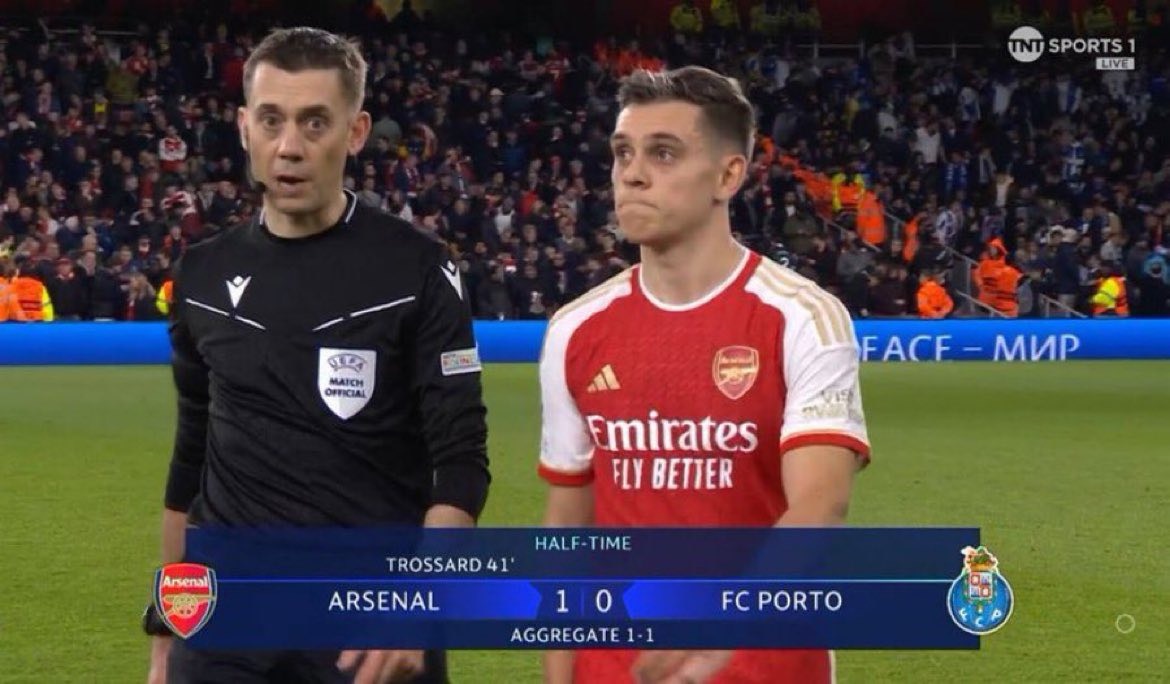 Hinh anh gay sot cua nguoi hung Arsenal hinh anh