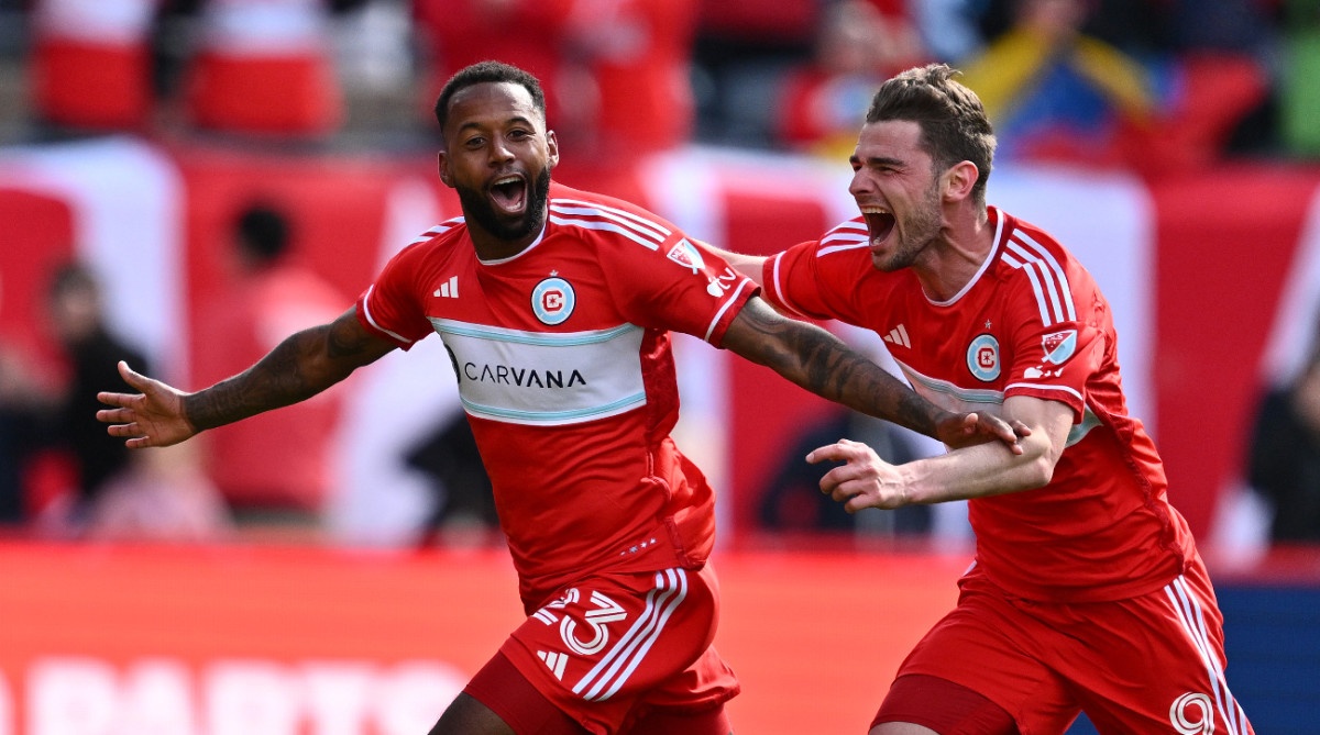 Ban thang kho tin tu giua san o phut 90+9 tai giai MLS hinh anh