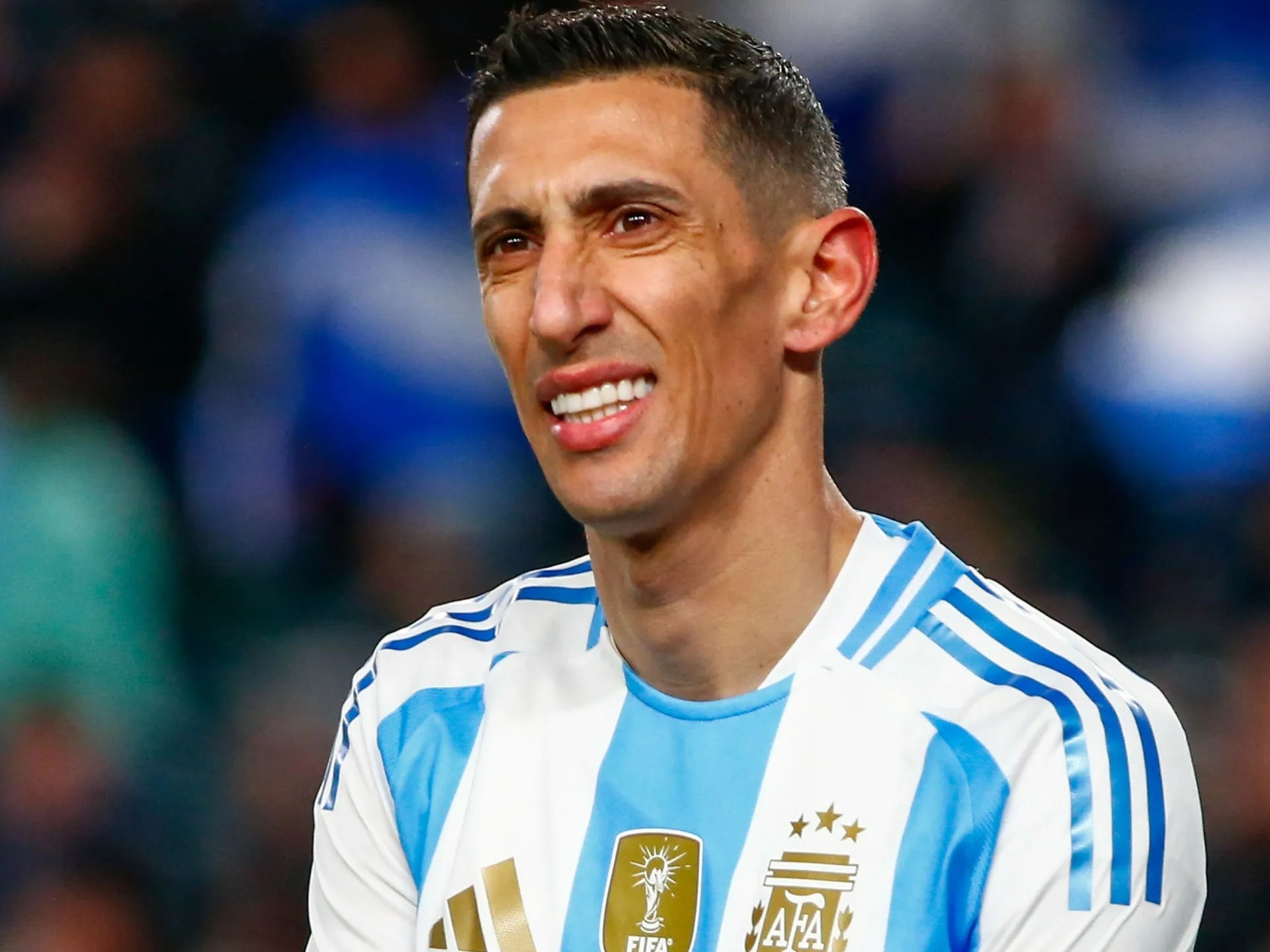 Di Maria bi doa giet hinh anh