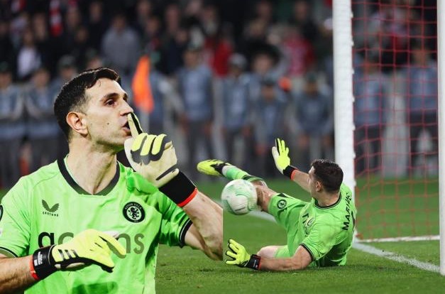 Martinez qua dac biet hinh anh