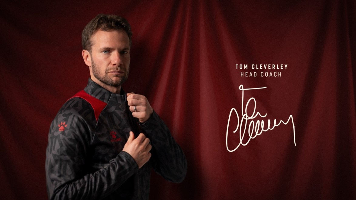 Cuu sao MU gay an tuong khi lam HLV o tuoi 34 hinh anh