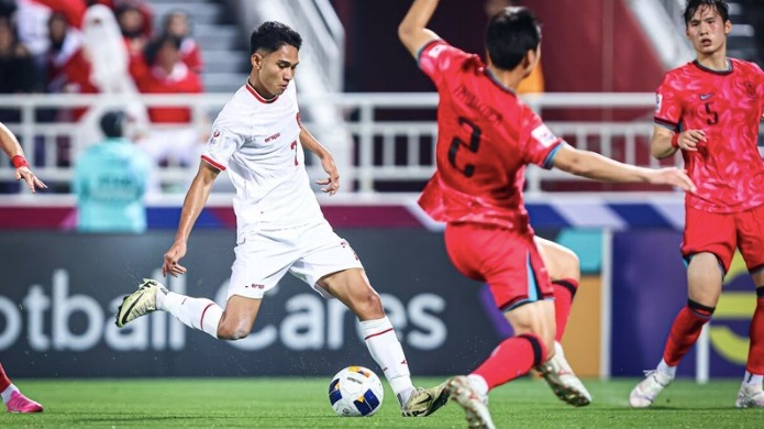 Bong da Indonesia gay ngo ngang hinh anh